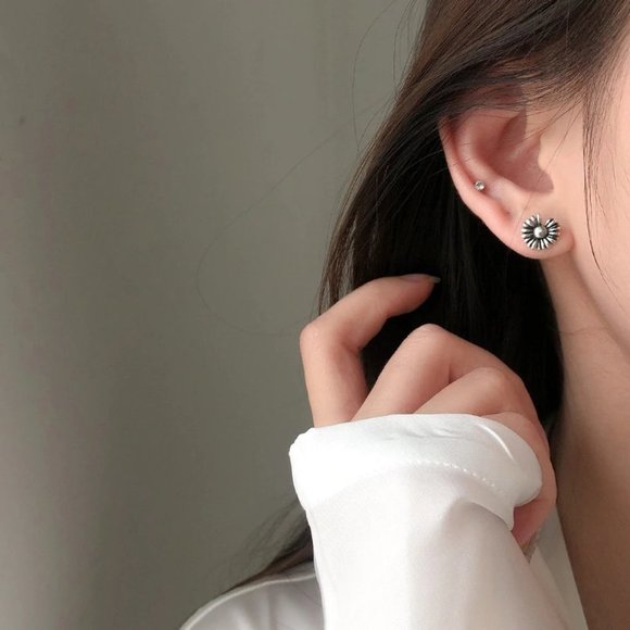 NEW 925 Sterling Silver Vintage Daisy Earrings - Picture 8 of 11